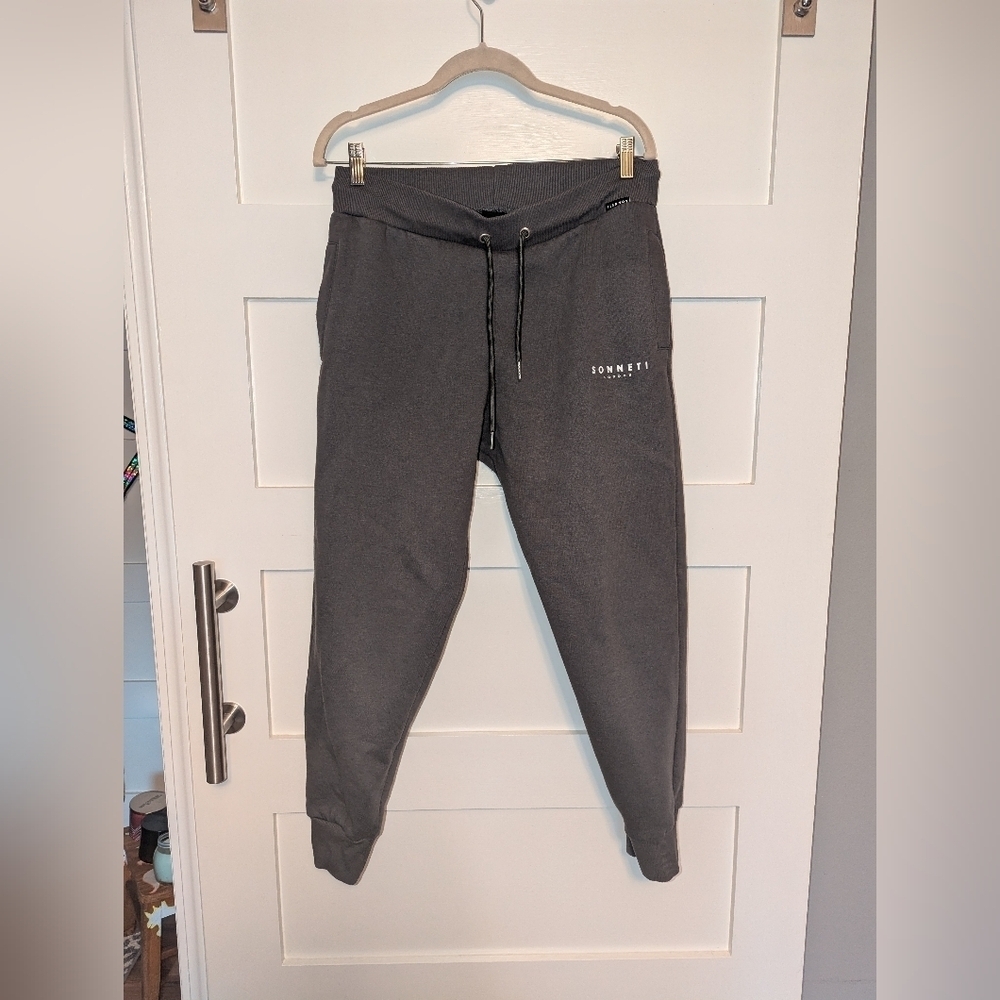 Sonneti London Men's Jogger Sweatpants size large. Gray sweatpants size large.